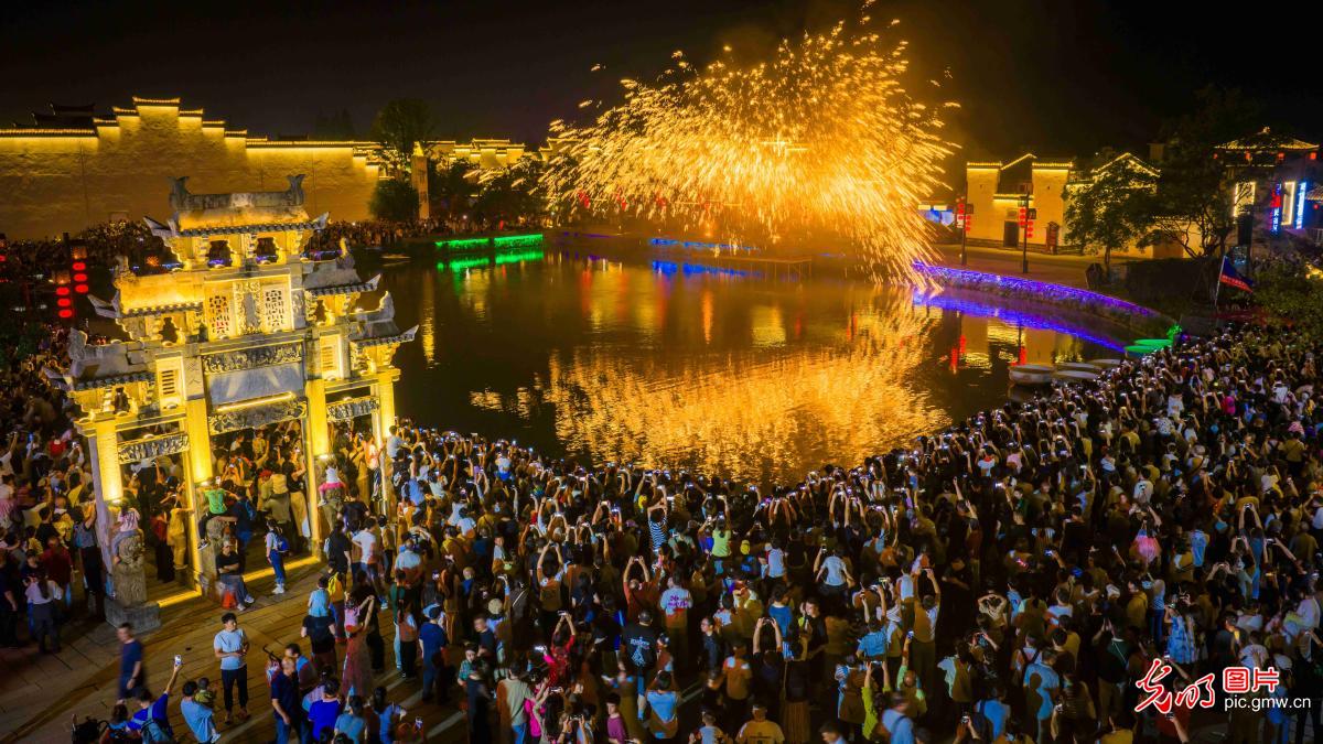 “花式”迎中秋 各地民俗盛景绘就团圆画卷