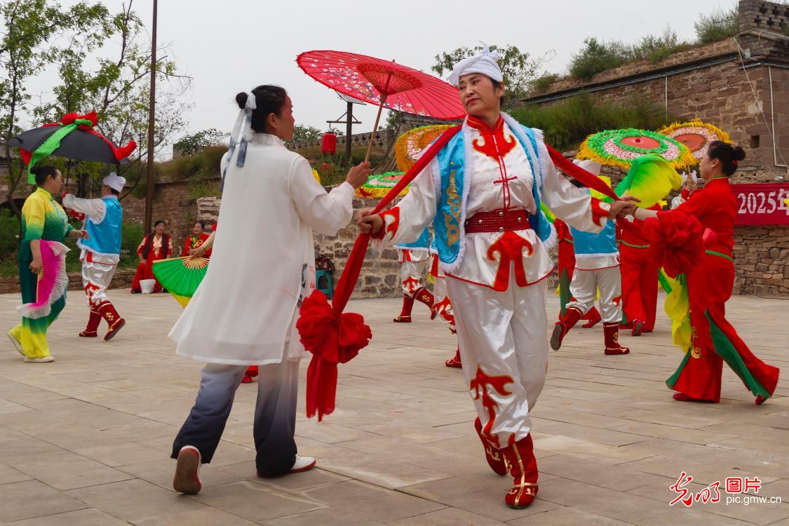 “花式”迎中秋 各地民俗盛景绘就团圆画卷