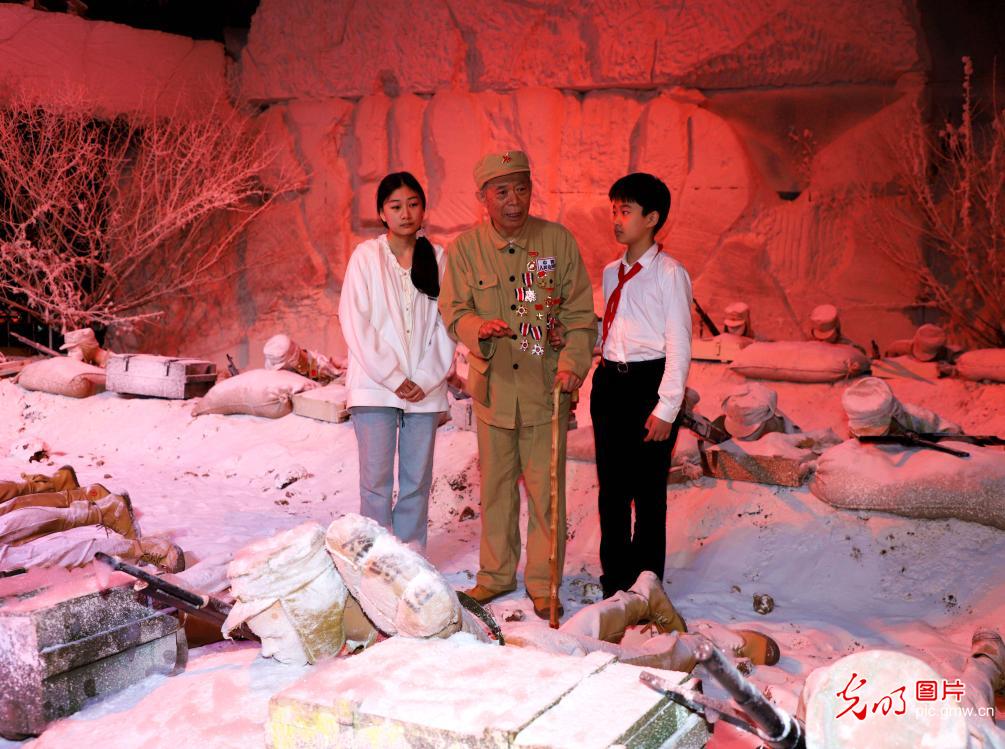 双节同庆忆峥嵘 红色旅游掀热潮