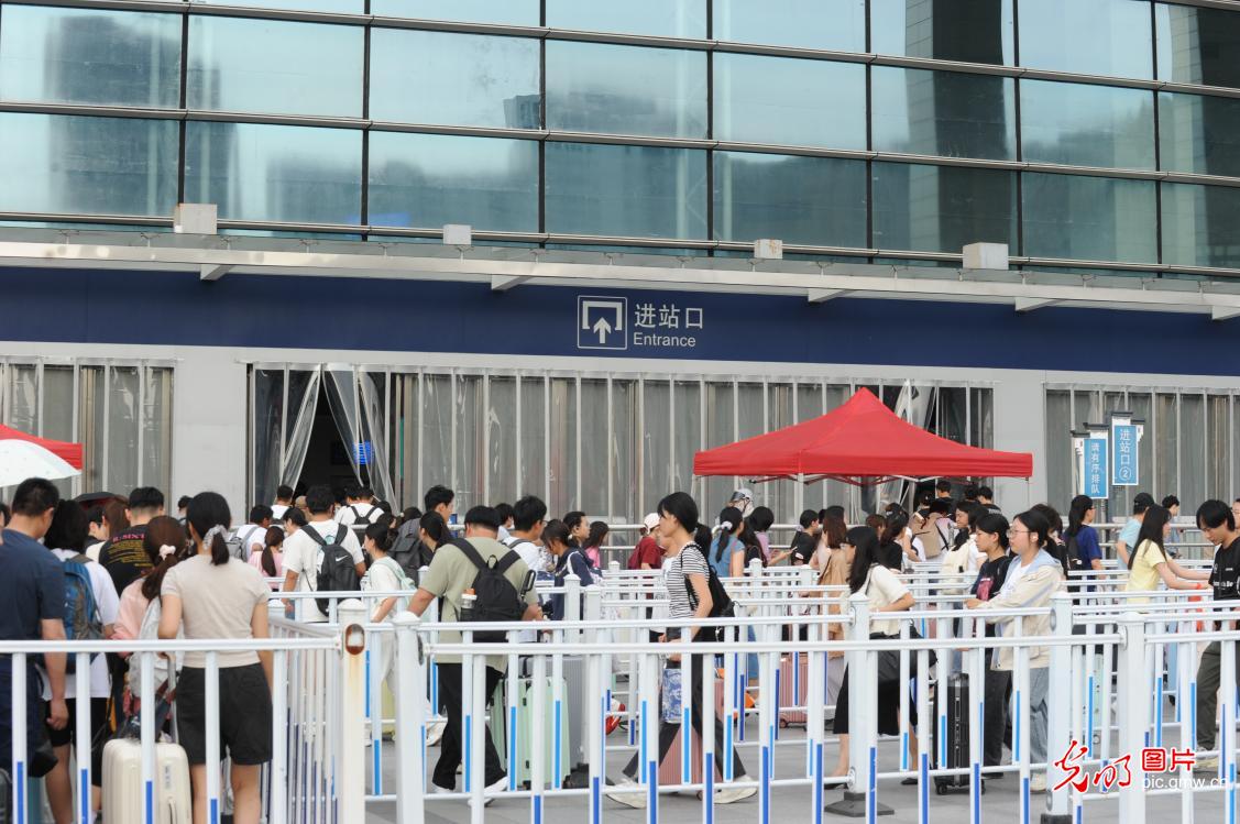 假期最后一天：全国返程客流持续高位运行