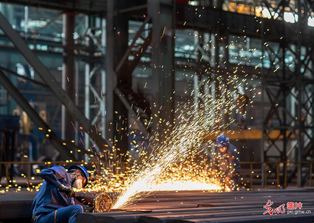 从“假期模式”到“奋斗模式”节后首日干劲足