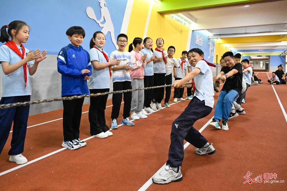 走廊变身“活力运动场” 走廊变身“活力运动场”