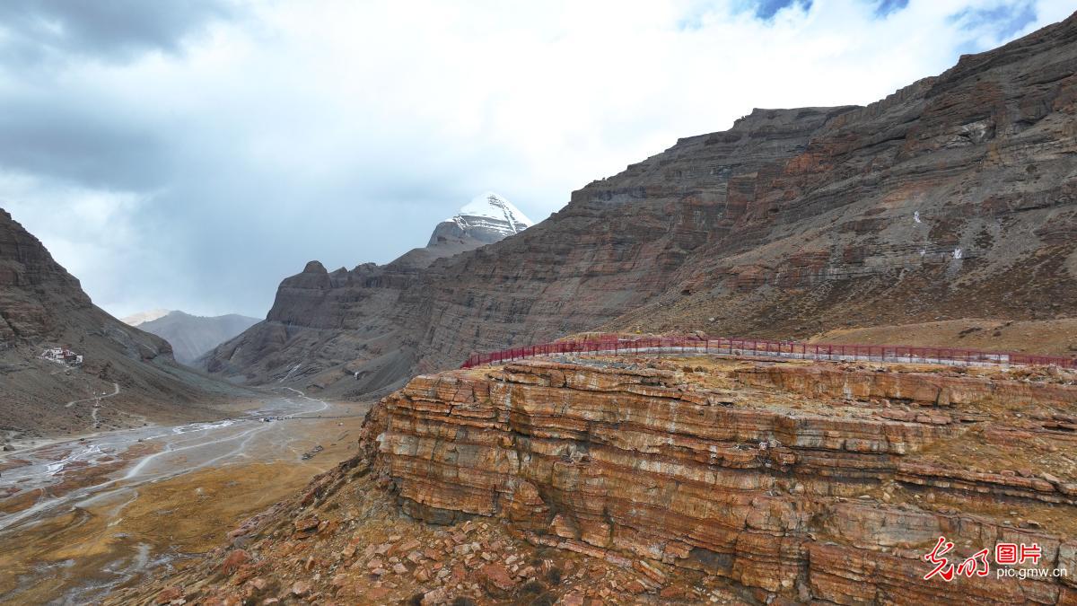 秋日冈仁波齐峰