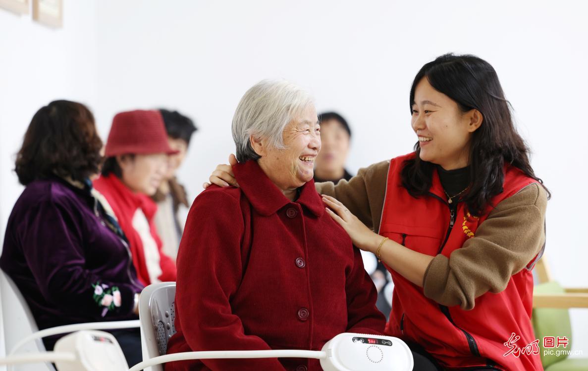 九九话重阳 温情传美德