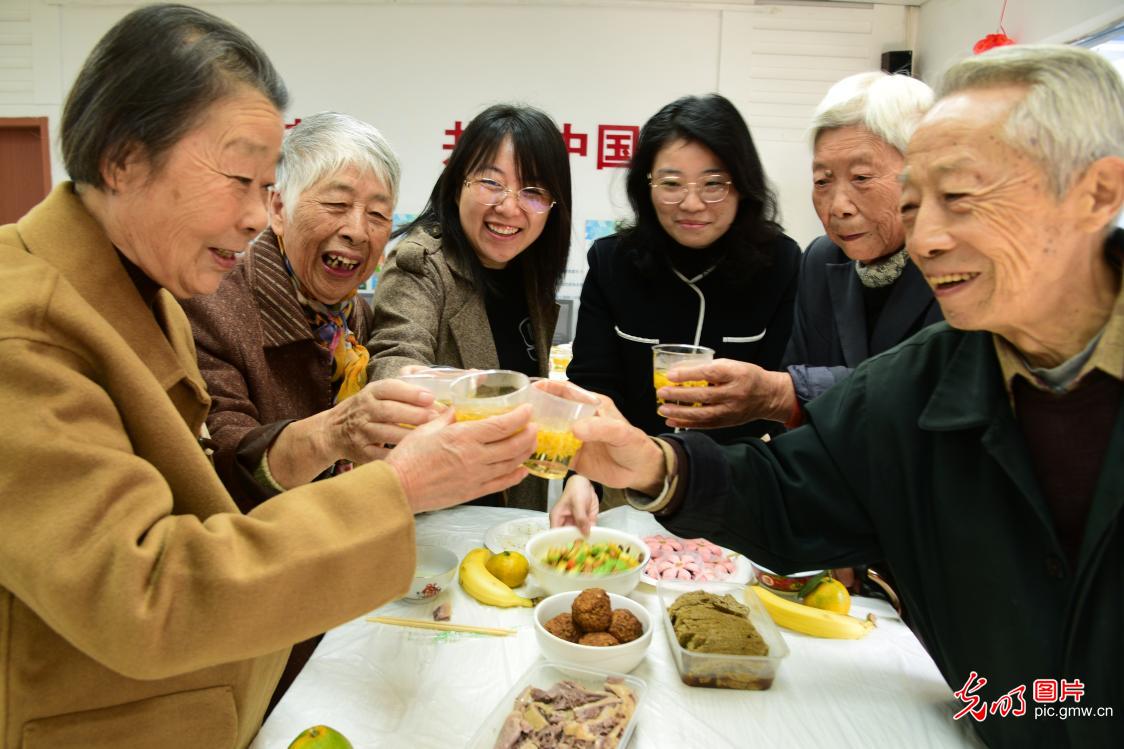 九九话重阳 温情传美德