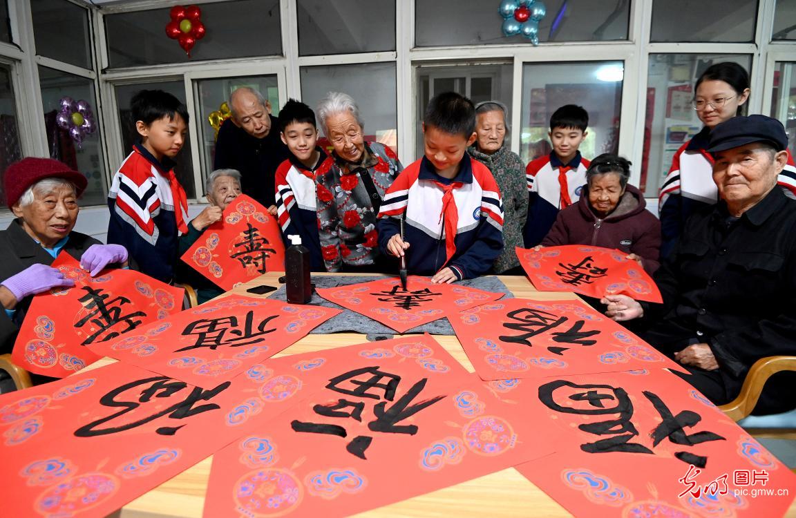 九九话重阳 温情传美德