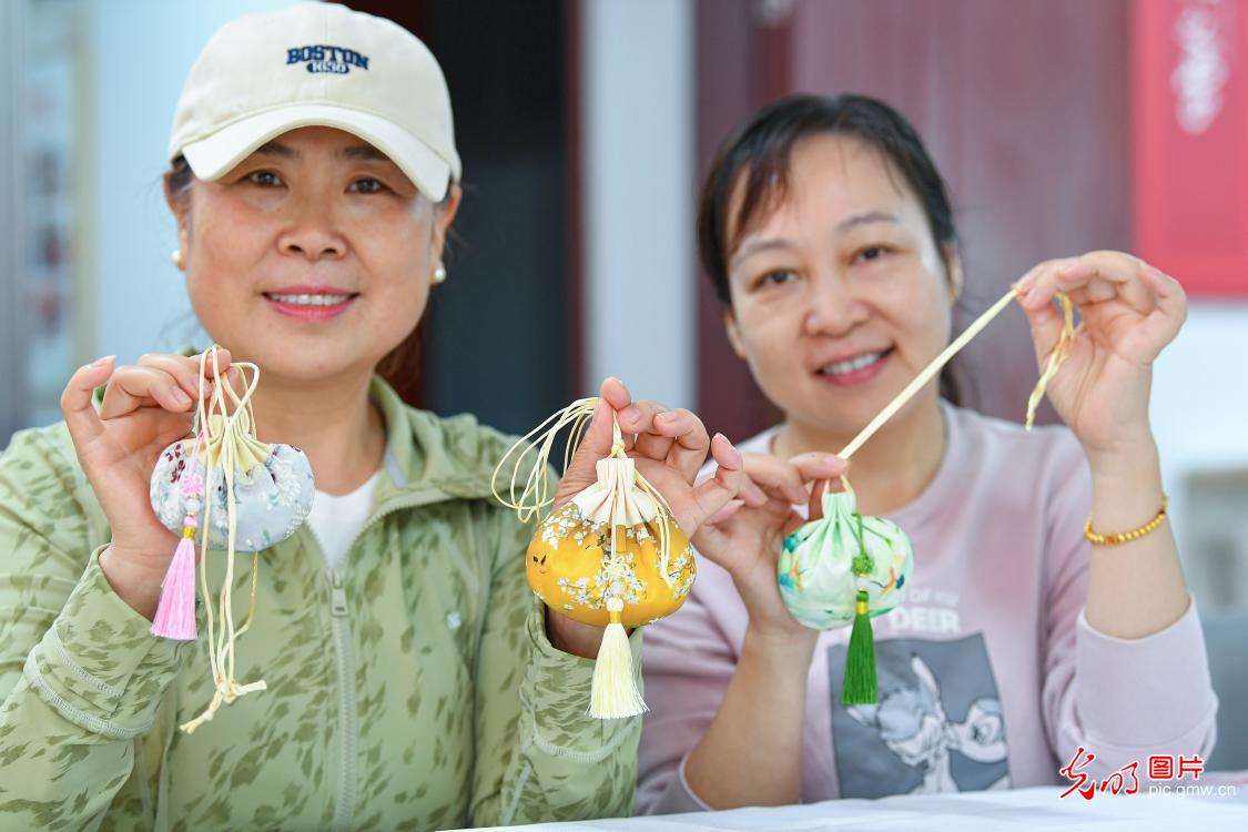 AI绘重阳 寻传统节日的变与不变 AI绘重阳 寻传统节日的变与不变