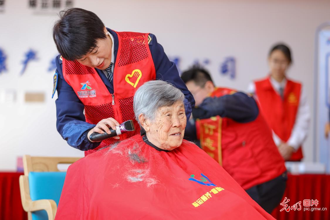 AI绘重阳 寻传统节日的变与不变 AI绘重阳 寻传统节日的变与不变