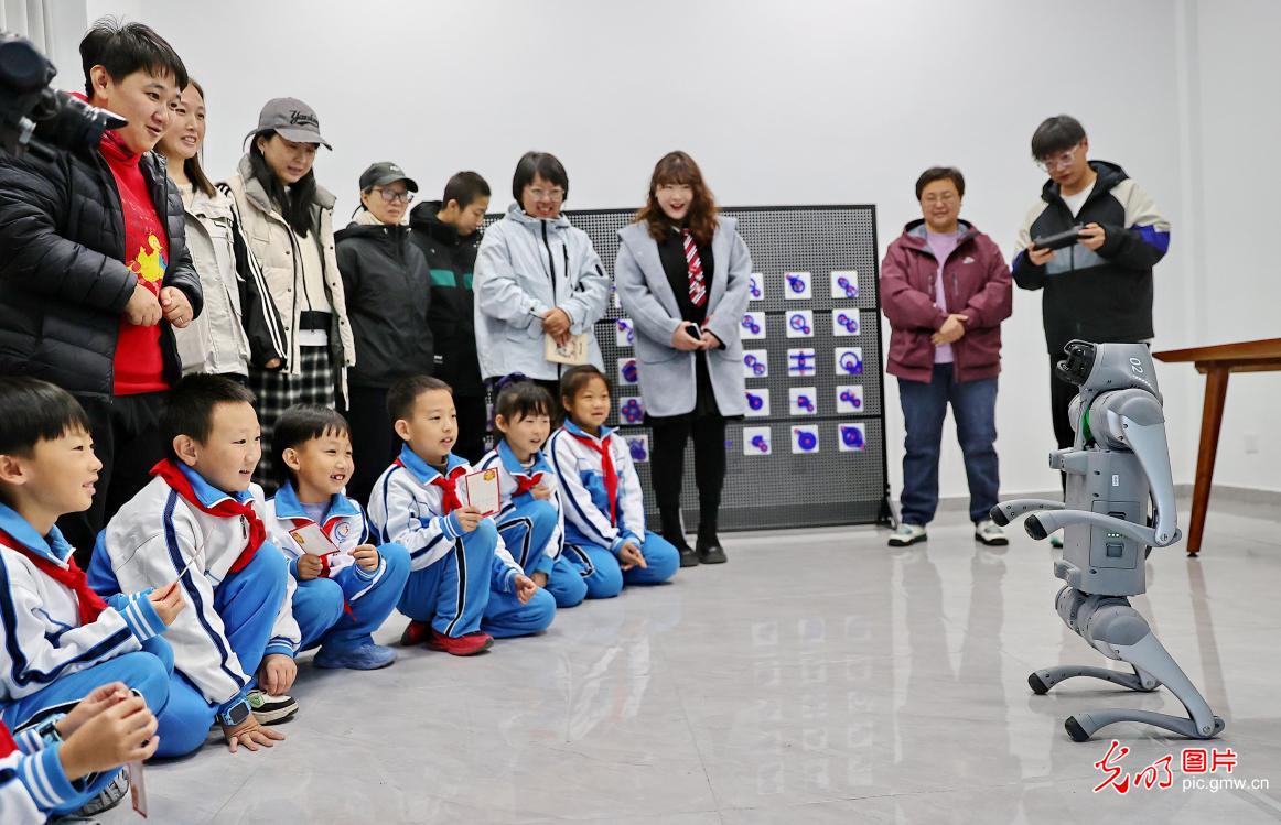 学习科普知识 感受智能制造