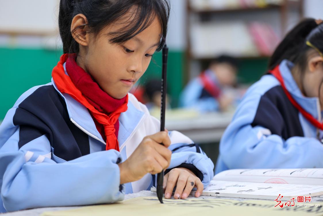 多彩社团助力学生成长