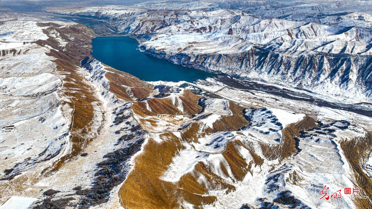 雪后祁连山银装素裹景色美 雪后祁连山银装素裹景色美