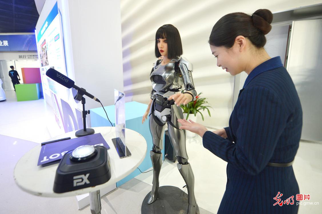 2025青岛虚拟现实创新大会聚焦“VR+AI”融合发展