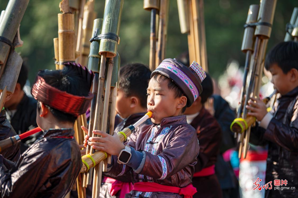 多彩校运会 展民族风采