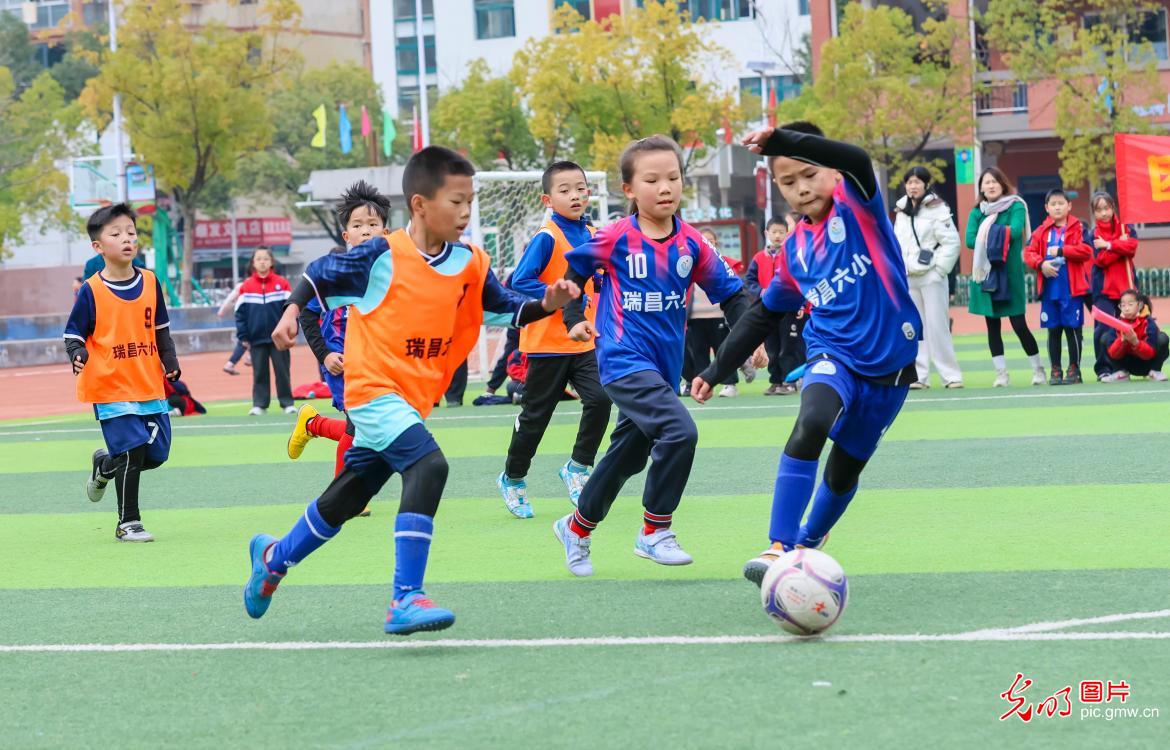 校园足球欢乐多