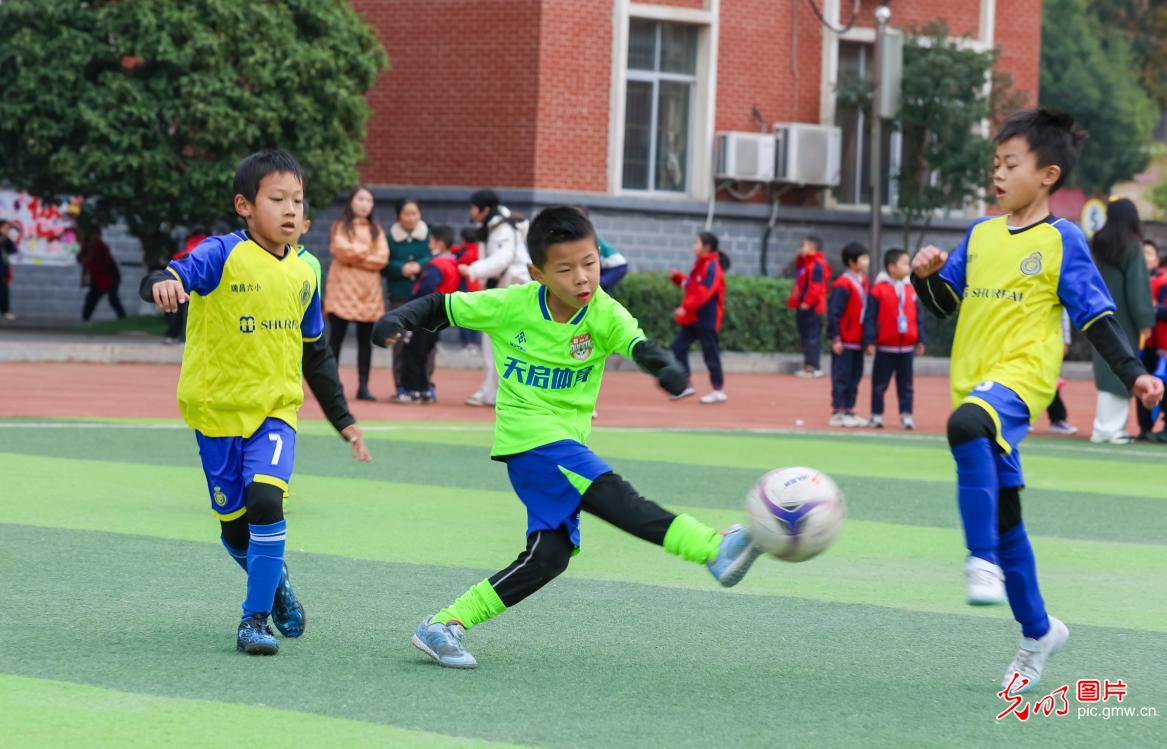 校园足球欢乐多