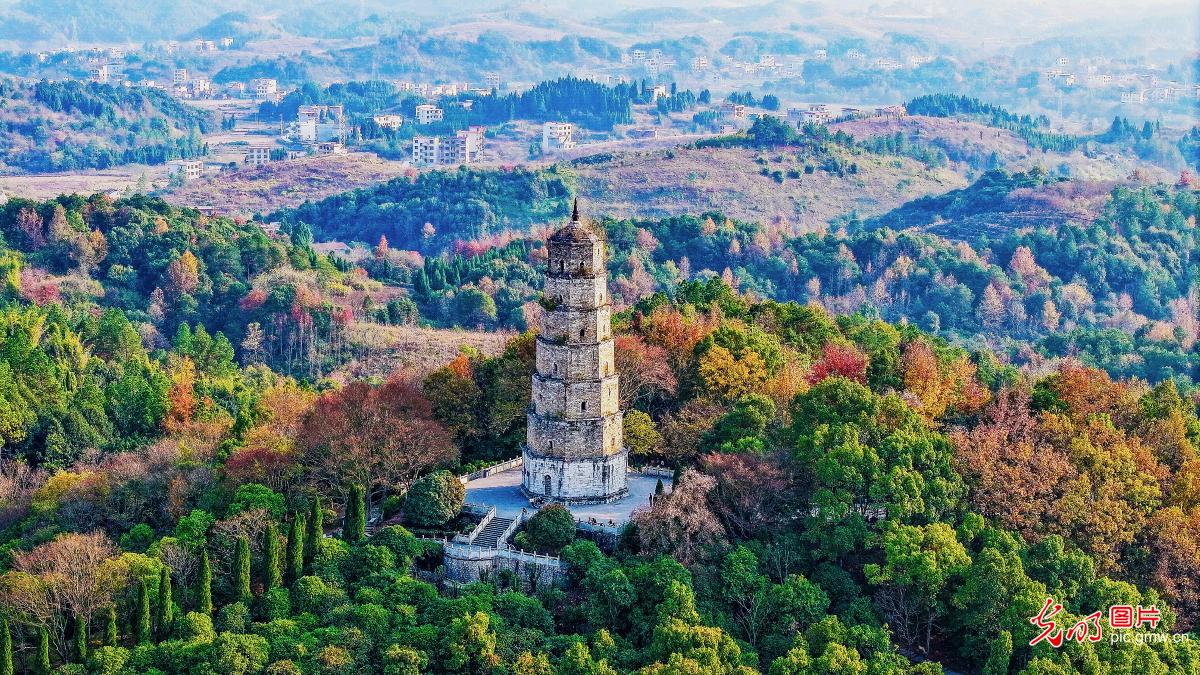 翰林山色彩斑斓景美如画