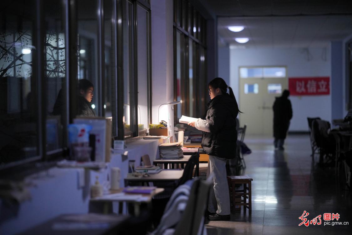 考研倒计时:全力以赴 终有回响 考研倒计时:全力以赴 终有回响