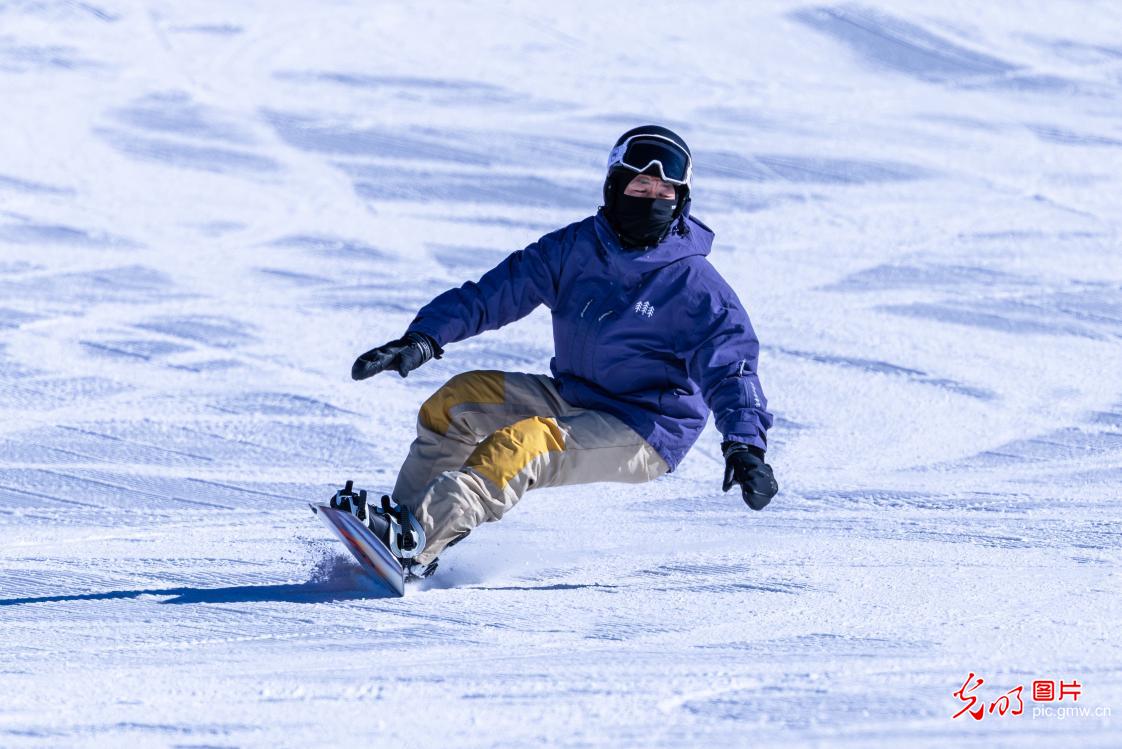 【冰天雪地的“热答卷”】驰骋冰雪间 涌动新经济