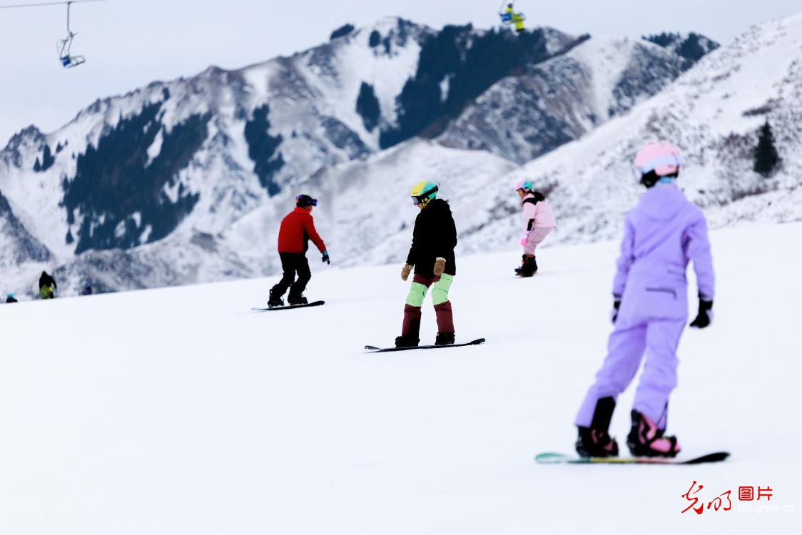 【冰天雪地的“热答卷”】驰骋冰雪间 涌动新经济