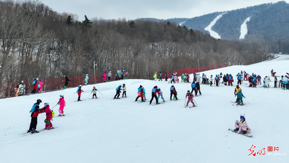 【冰天雪地的“热答卷”】驰骋冰雪间 涌动新经济
