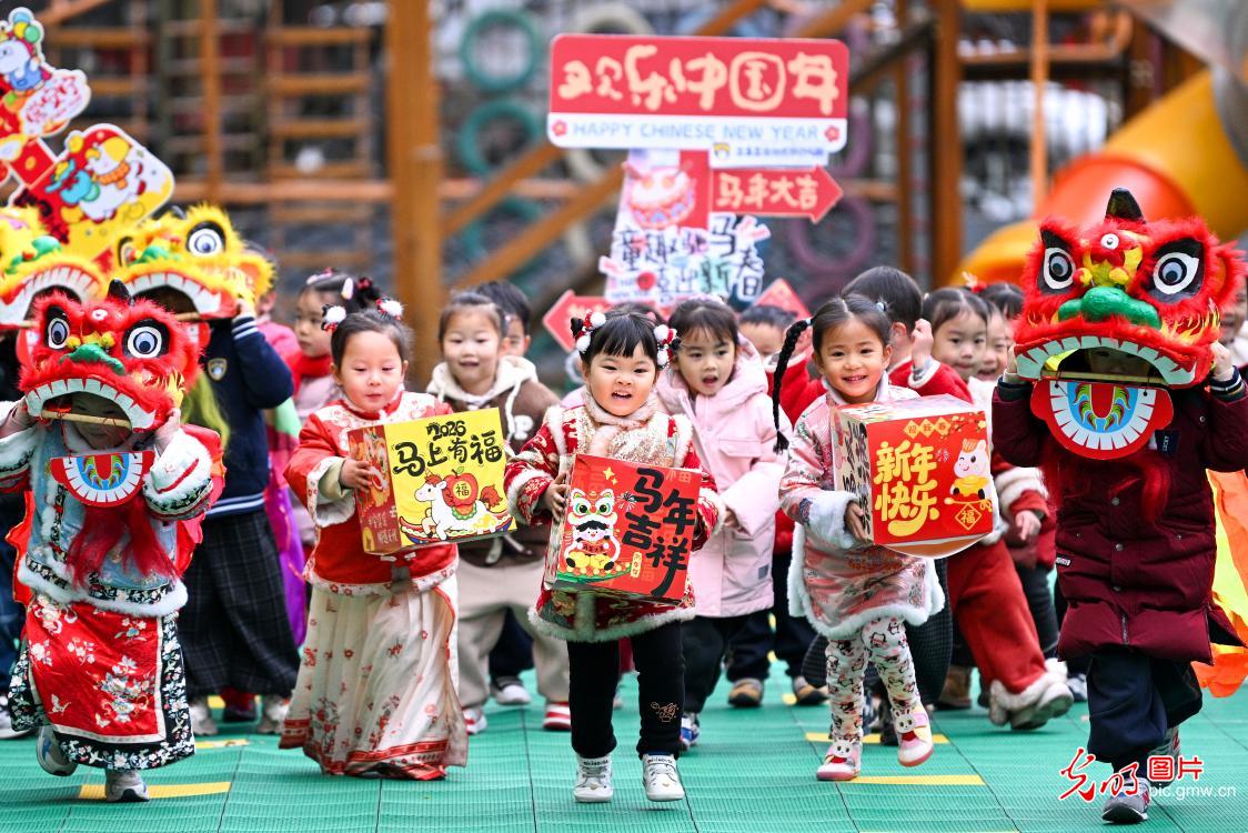 欢声笑语迎新年 氛围感直接拉满 欢声笑语迎新年 氛围感直接拉满