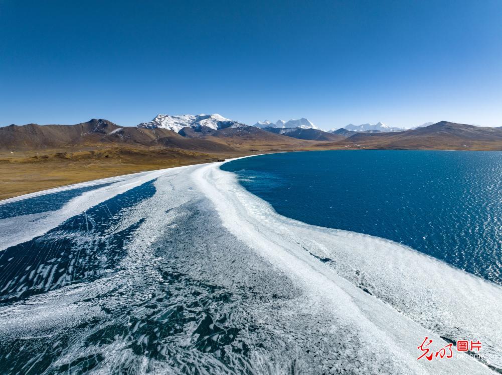 雪域“蓝冰” 风光旖旎