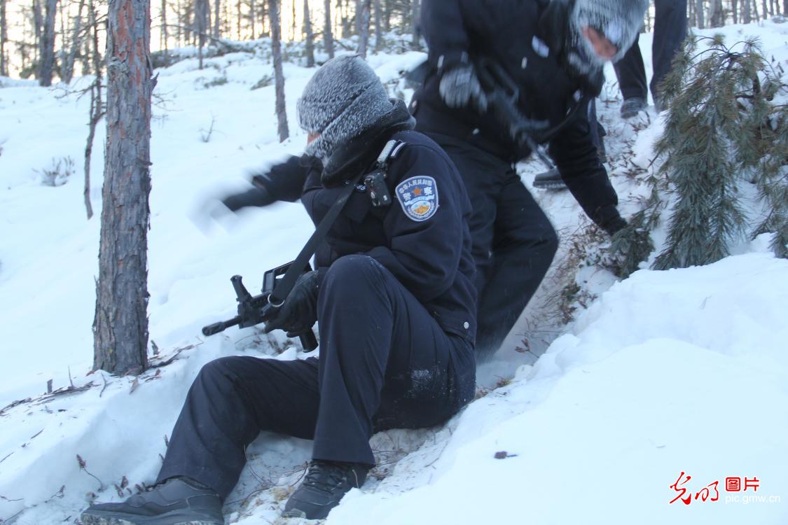 【致敬奋斗者・寒冬里的坚守】森林警察踏雪巡防 【致敬奋斗者・寒冬里的坚守】森林警察踏雪巡防