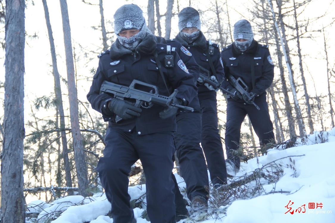 【致敬奋斗者・寒冬里的坚守】森林警察踏雪巡防 【致敬奋斗者・寒冬里的坚守】森林警察踏雪巡防