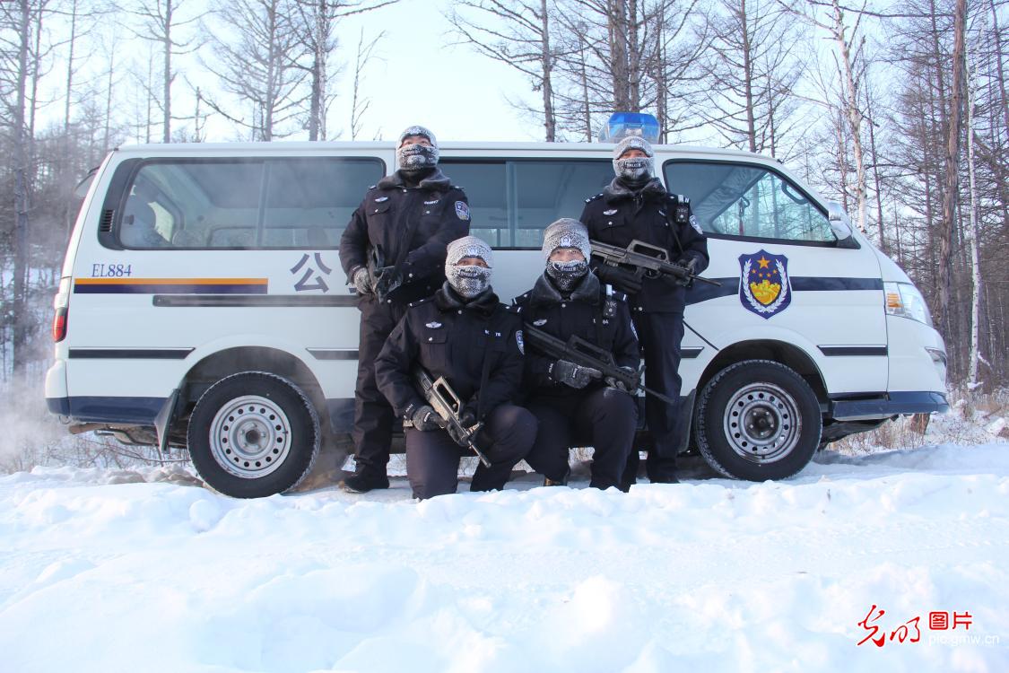 【致敬奋斗者・寒冬里的坚守】森林警察踏雪巡防 【致敬奋斗者・寒冬里的坚守】森林警察踏雪巡防