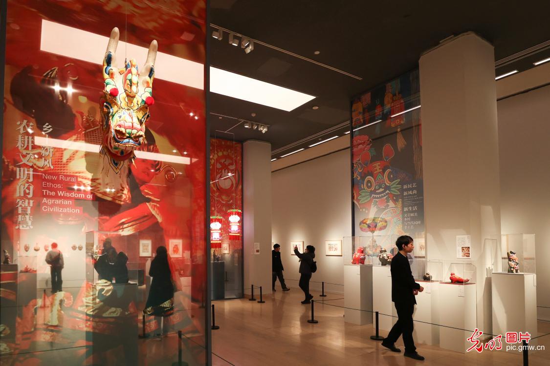 “文艺赋美乡村与当代民间手工艺”展览举行 “文艺赋美乡村与当代民间手工艺”展览举行