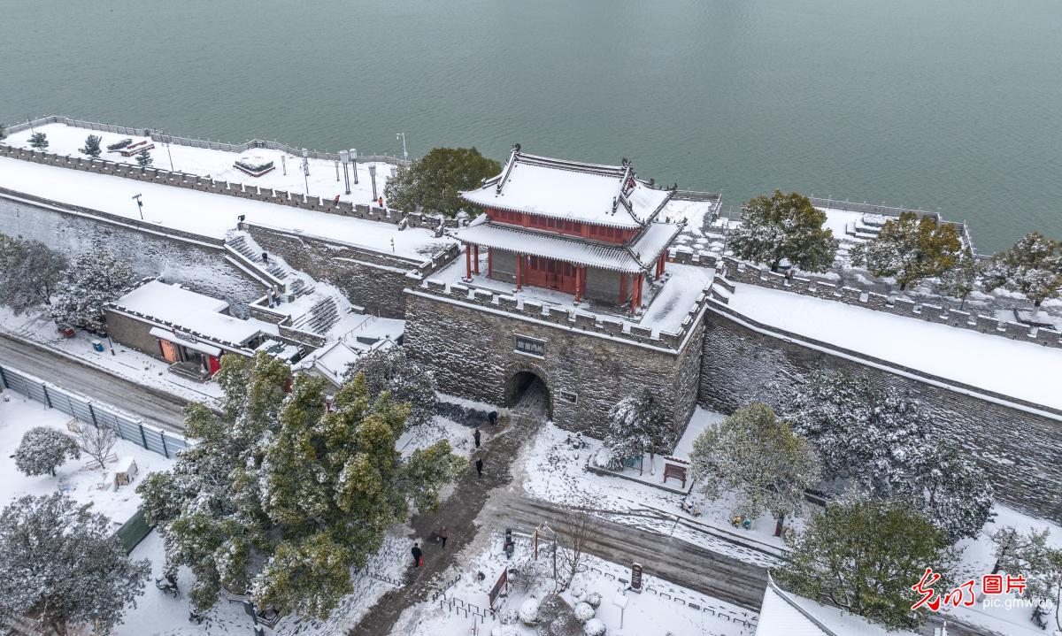 雪落古城 银装素裹