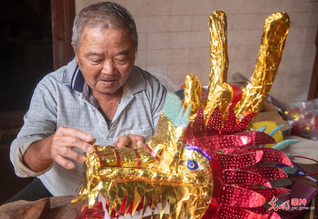 年味漫乡村 花灯俏迎春