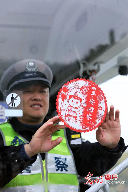 春运赴团圆 一路皆温暖