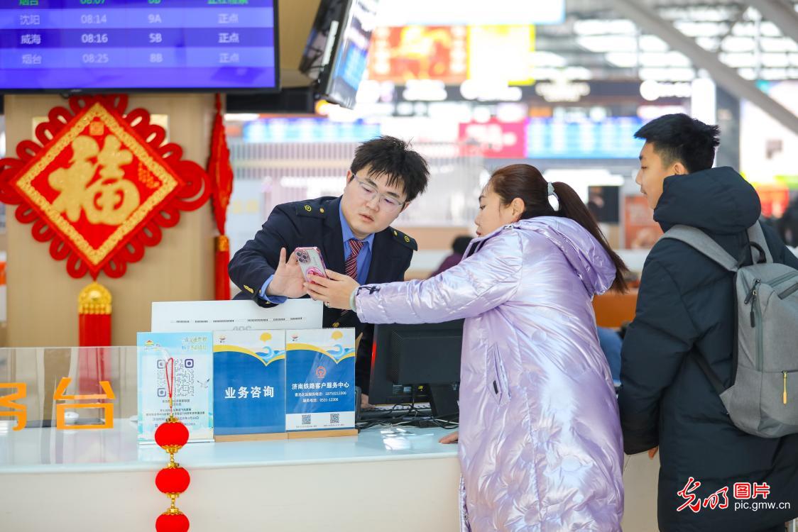 春运赴团圆 一路皆温暖