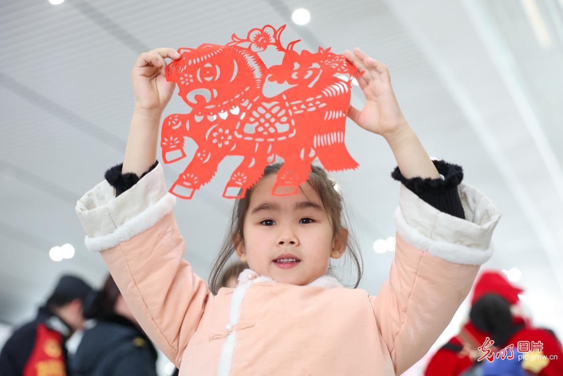 春运赴团圆 一路皆温暖