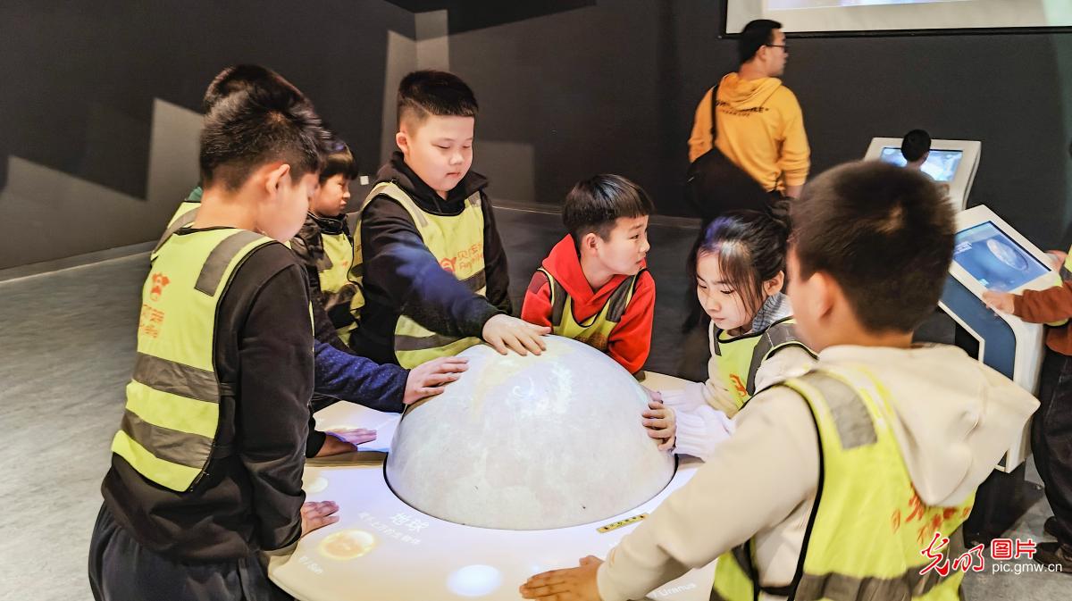 寒假科普正当时 少年逐梦向科技