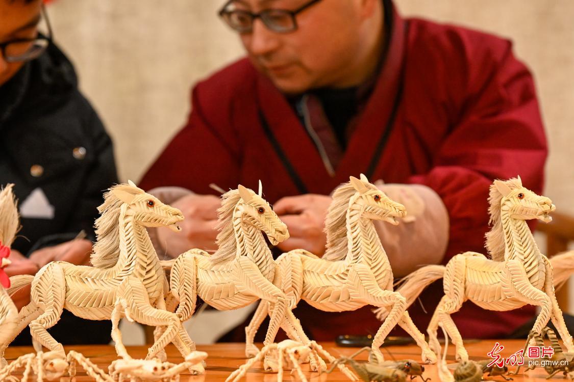 非遗棕编迎马年