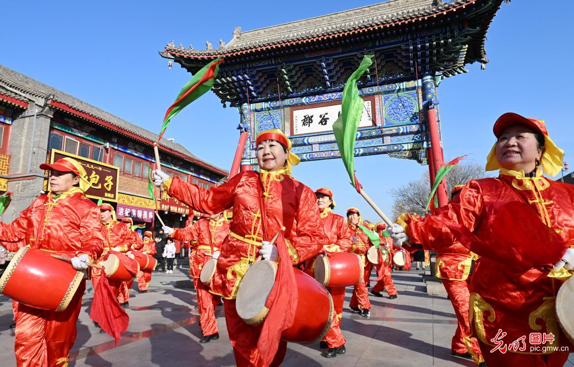 民俗闹新春 古城年味浓