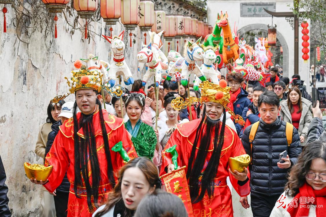 新春佳节闹花灯