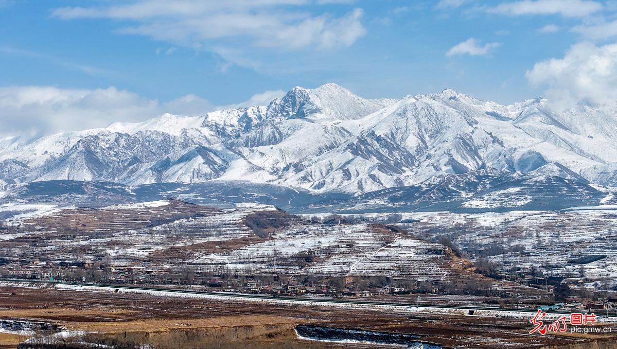 雪后龙王山壮美如画