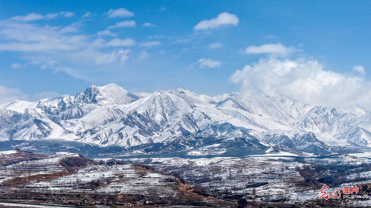 雪后龙王山壮美如画