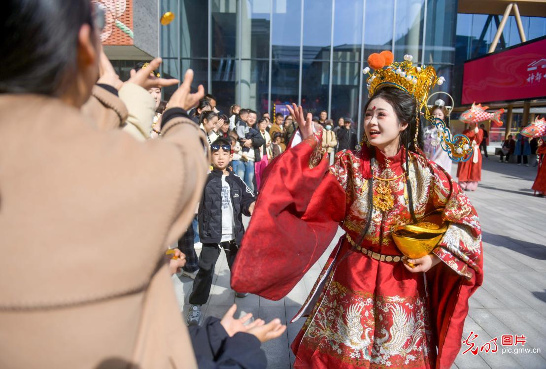 正月初五迎财神 民俗年味里藏着满满新期盼 正月初五迎财神 民俗年味里藏着满满新期盼