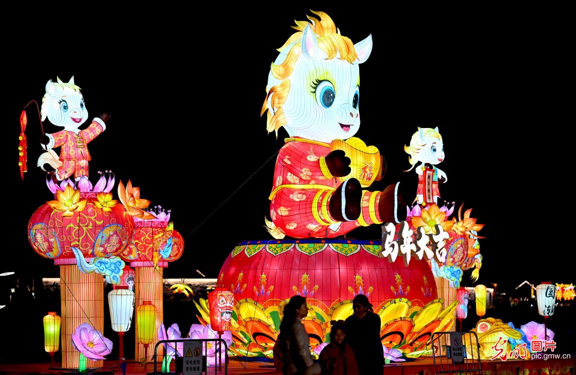 光影绘新春 夜经济让年味更有“烟火劲” 光影绘新春 夜经济让年味更有“烟火劲”