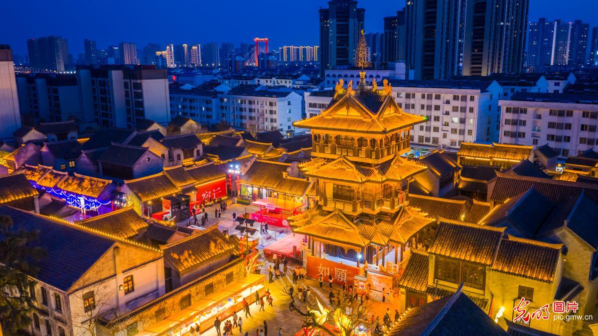 光影绘新春 夜经济让年味更有“烟火劲” 光影绘新春 夜经济让年味更有“烟火劲”