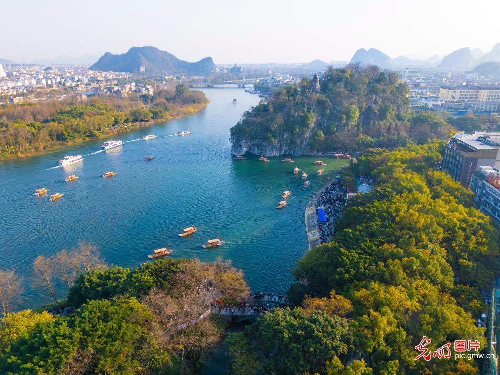 碧水丹峰间 新春年味浓