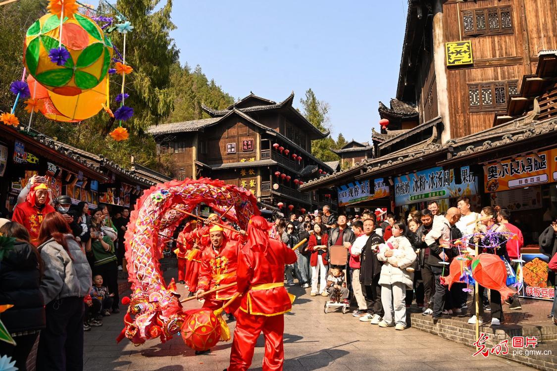 多彩民俗闹新春