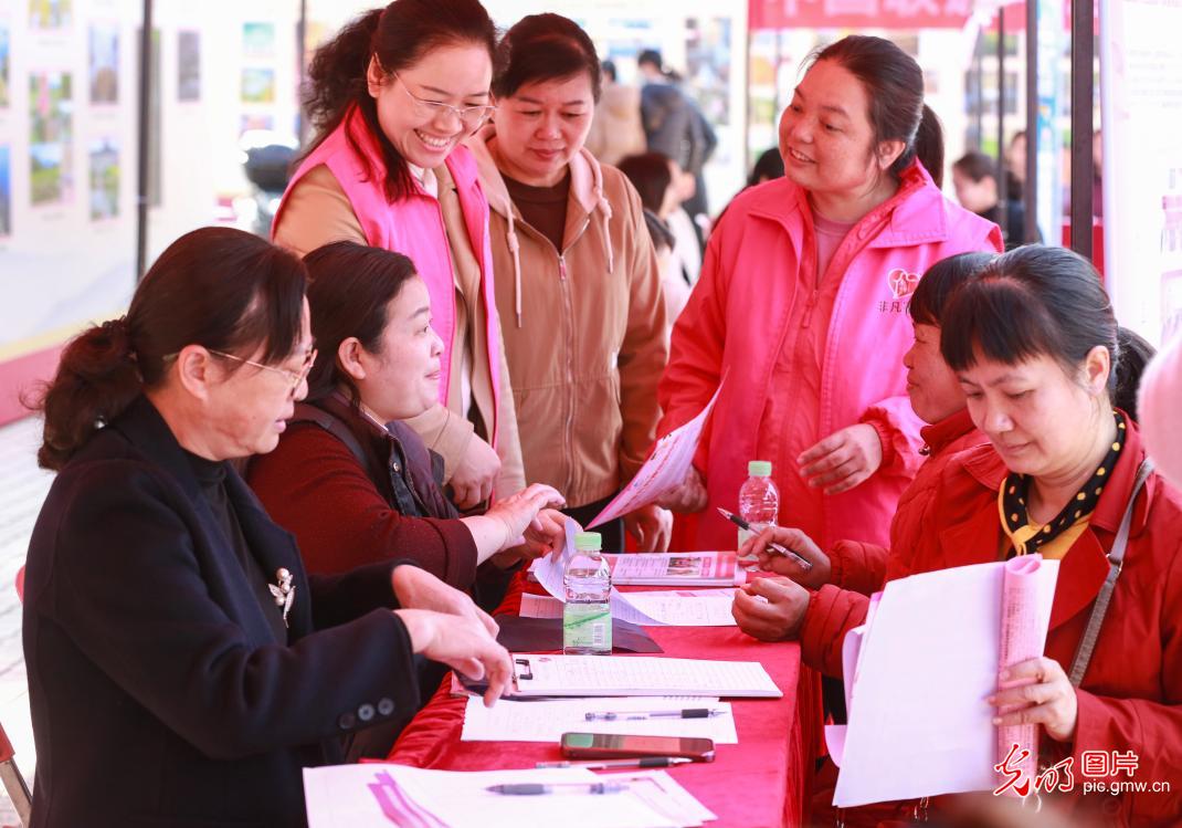 春风送岗暖人心 精准对接稳就业 春风送岗暖人心 精准对接稳就业