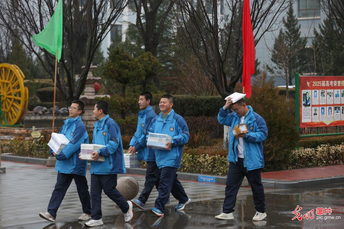 护航开学季 安全进校园 护航开学季 安全进校园