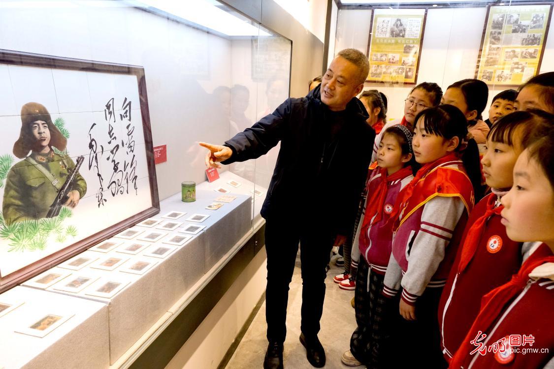 践行雷锋精神 传递时代温暖