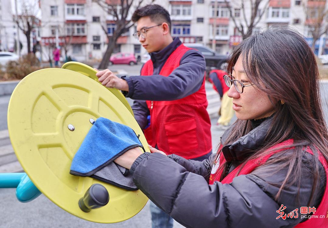 践行雷锋精神 传递时代温暖